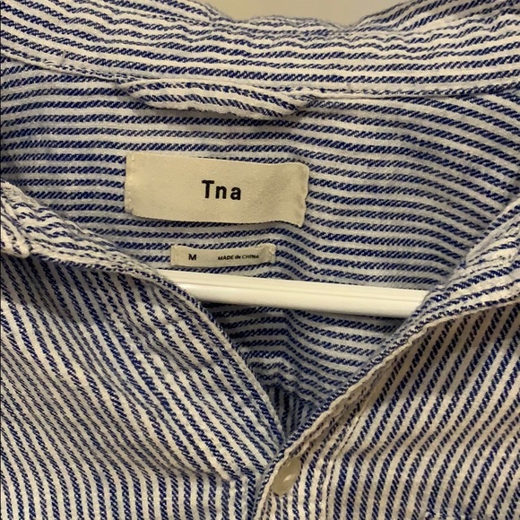Aritzia TNA button up shirt - Picture 2 of 4